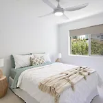 Main Beach Coastal Apartment
