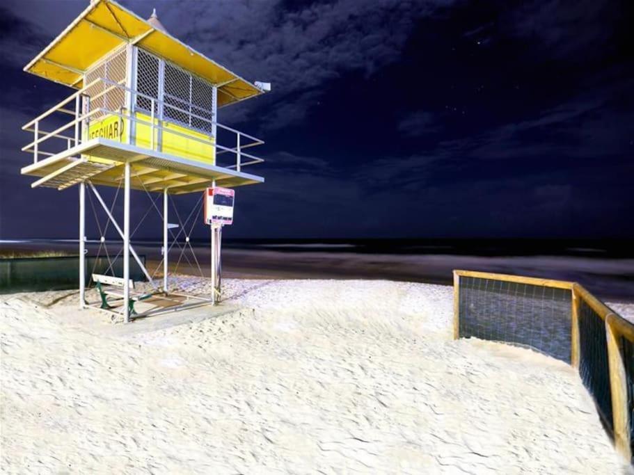 Main Beach Coastal Apartment Gold Coast